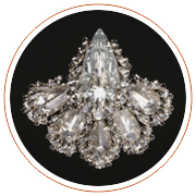 Spilla di Roger Jean-Pierre per Balenciaga, 
Francia, 1950 c. 
cristalli Swarovski montati su metallo argentato. 
Firmata Deposée

